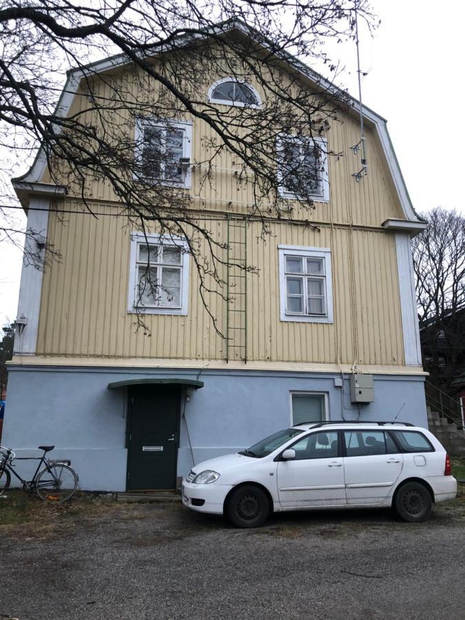 Puutaloyksioe 1 Km Turun Rautatieasemalta Apartment Turku Exterior foto